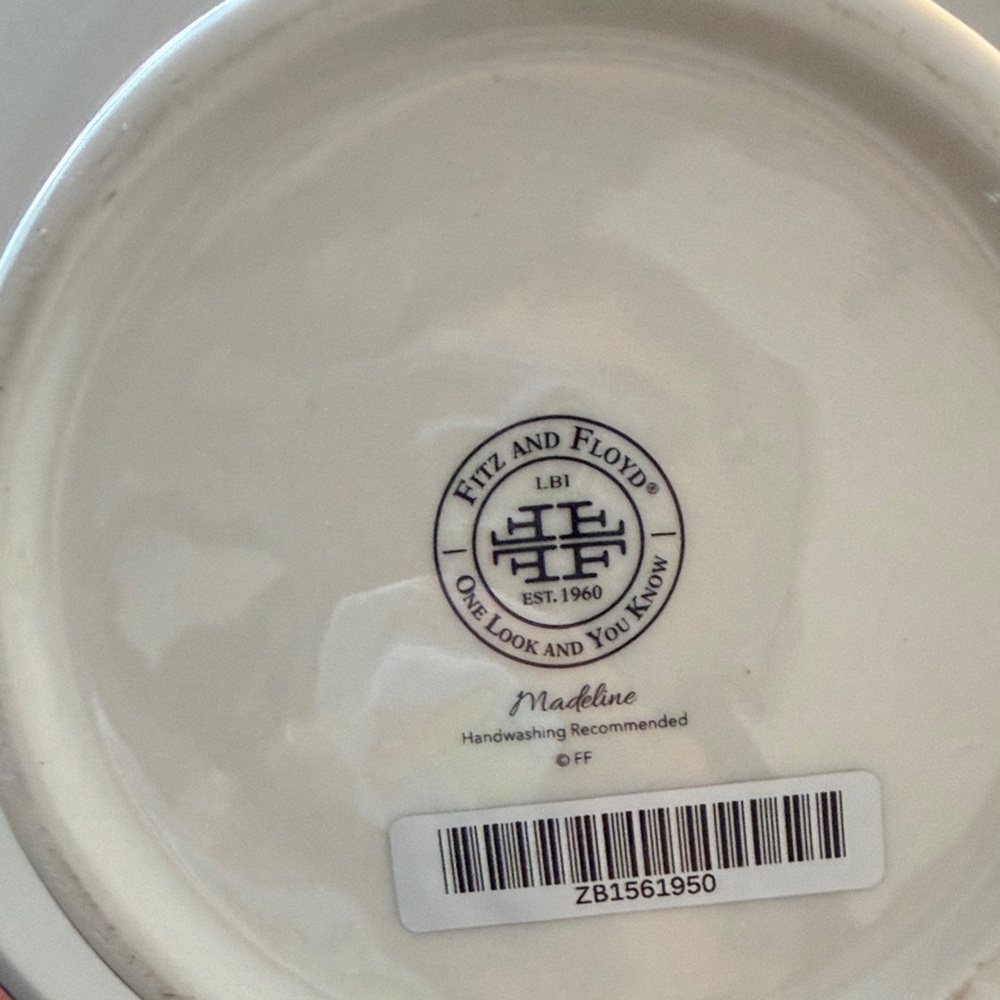Fitz and Floyd White Ceramic Cake Plate - Picture 2 of 3